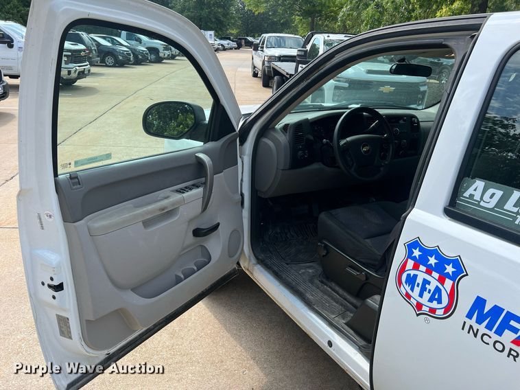 image for item NA9058 2011 Chevrolet Silverado 1500  Access Cab pickup truck