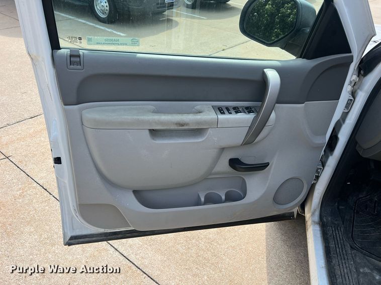 image for item NA9058 2011 Chevrolet Silverado 1500  Access Cab pickup truck