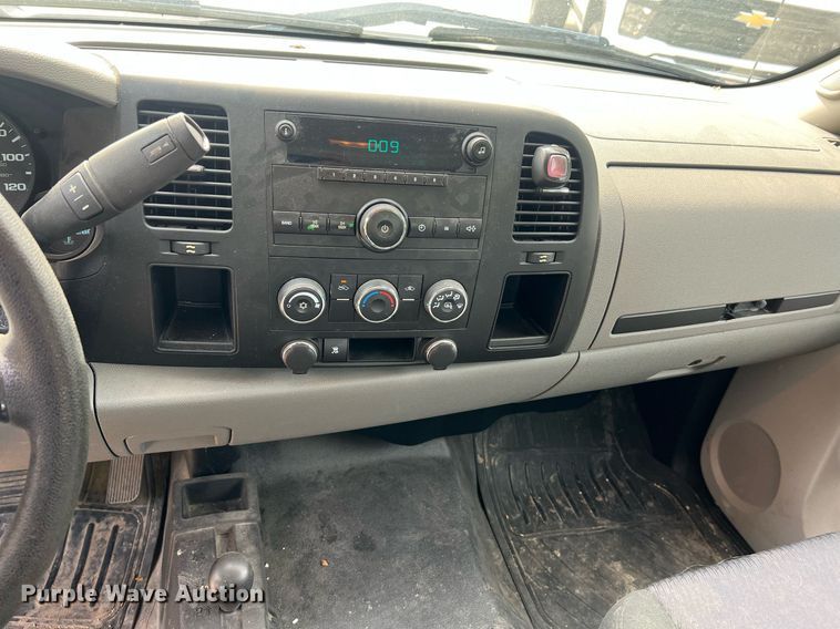 image for item NA9058 2011 Chevrolet Silverado 1500  Access Cab pickup truck