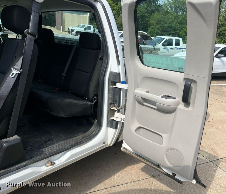 image for item NA9058 2011 Chevrolet Silverado 1500  Access Cab pickup truck