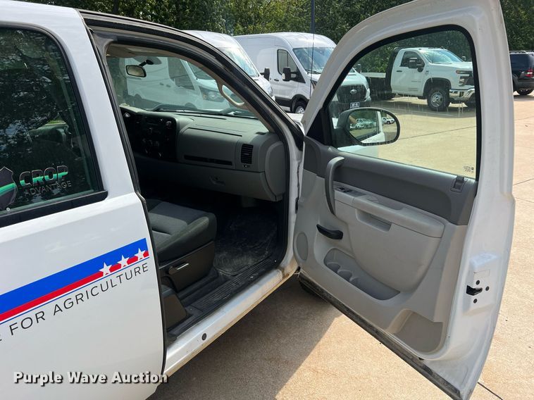 image for item NA9058 2011 Chevrolet Silverado 1500  Access Cab pickup truck