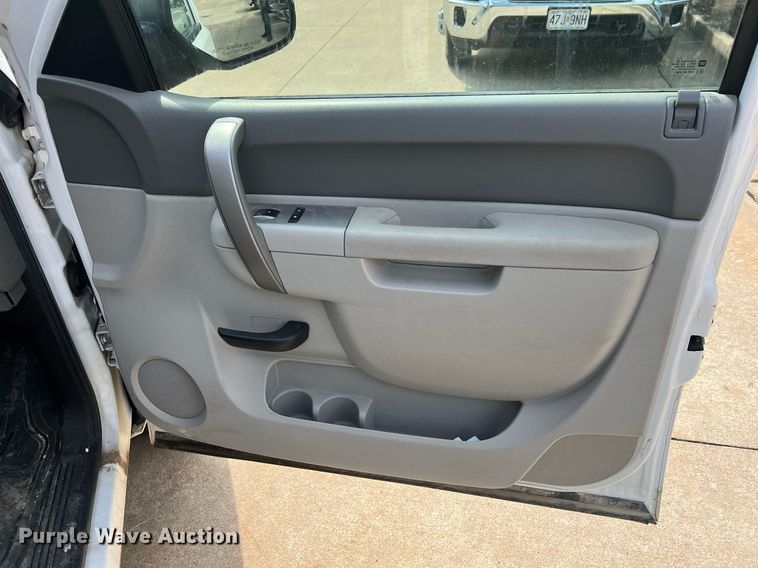 image for item NA9058 2011 Chevrolet Silverado 1500  Access Cab pickup truck