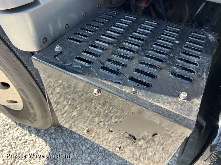 image for item NA9063 1999 Chevrolet C6500  pickup truck