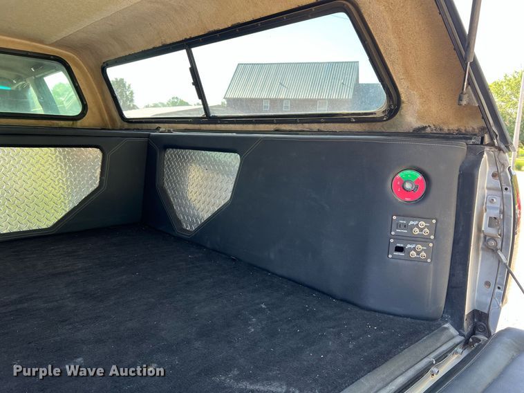 image for item NA9063 1999 Chevrolet C6500  pickup truck