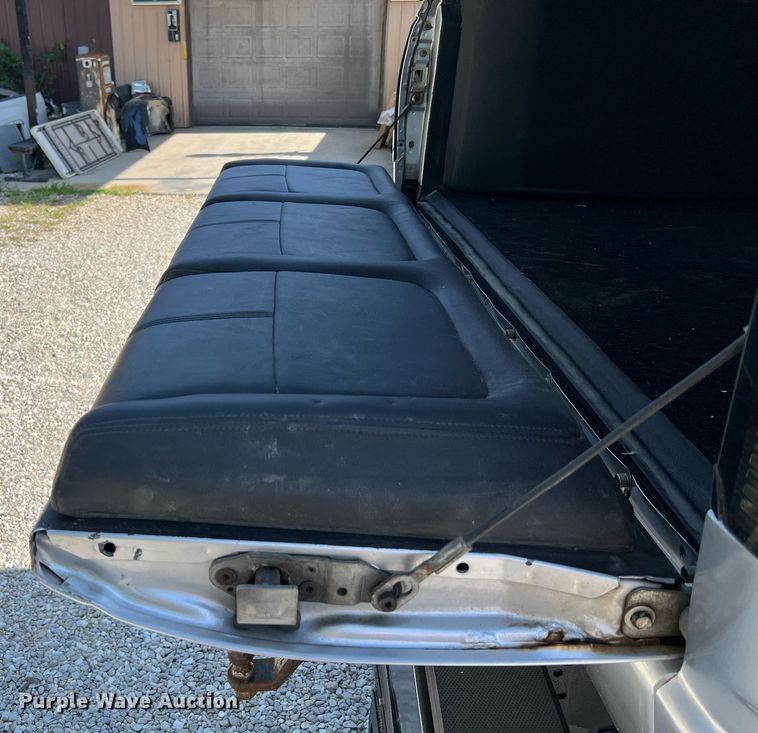 image for item NA9063 1999 Chevrolet C6500  pickup truck