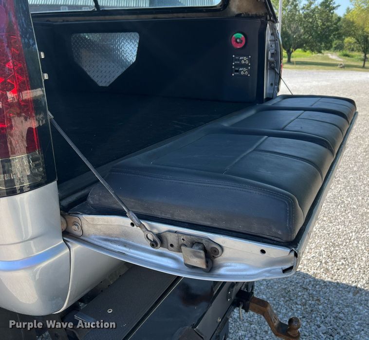 image for item NA9063 1999 Chevrolet C6500  pickup truck