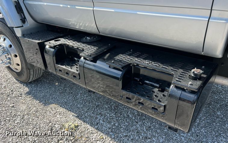 image for item NA9063 1999 Chevrolet C6500  pickup truck