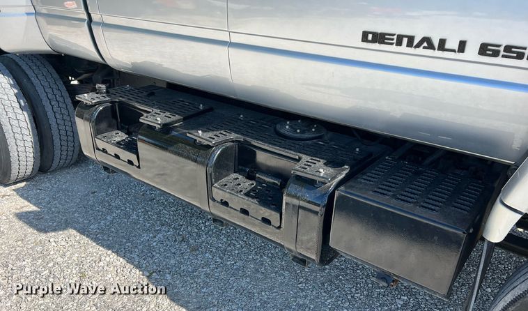 image for item NA9063 1999 Chevrolet C6500  pickup truck