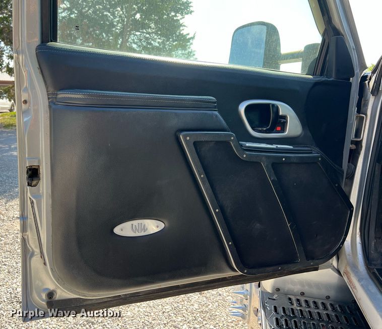 image for item NA9063 1999 Chevrolet C6500  pickup truck