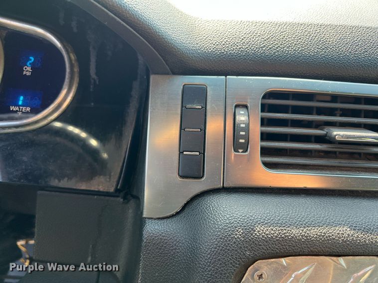 image for item NA9063 1999 Chevrolet C6500  pickup truck