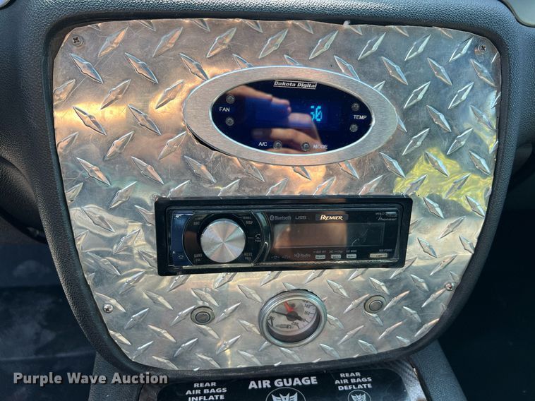 image for item NA9063 1999 Chevrolet C6500  pickup truck