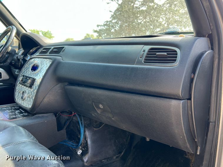 image for item NA9063 1999 Chevrolet C6500  pickup truck