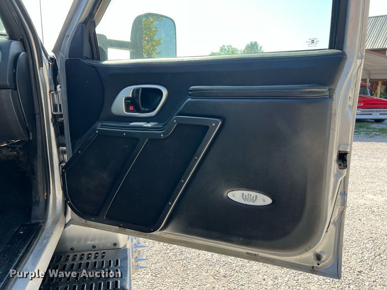 image for item NA9063 1999 Chevrolet C6500  pickup truck