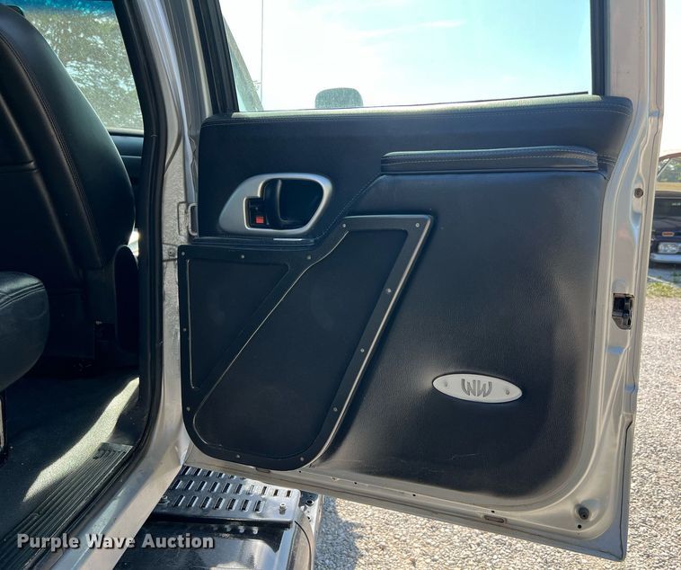 image for item NA9063 1999 Chevrolet C6500  pickup truck