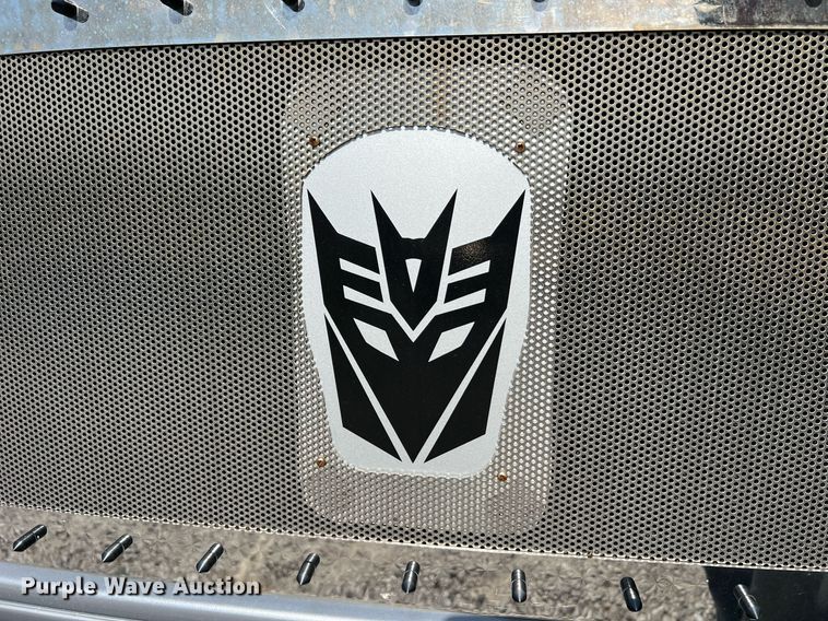 image for item NA9063 1999 Chevrolet C6500  pickup truck