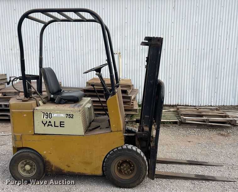 image for item NH9749 Yale G82P-025-HFS  forklift