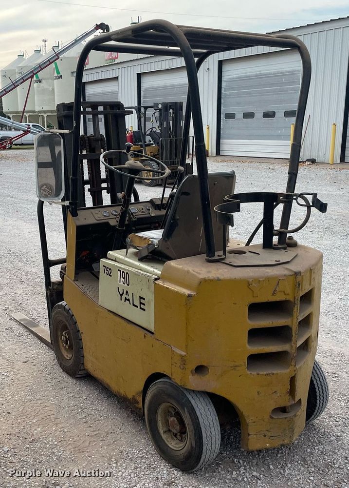 image for item NH9749 Yale G82P-025-HFS  forklift