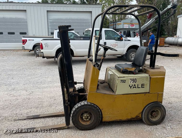 image for item NH9749 Yale G82P-025-HFS  forklift