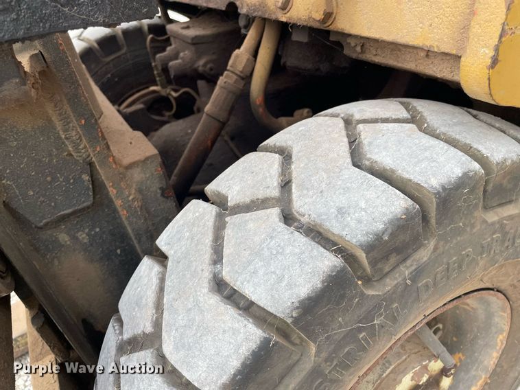 image for item NH9749 Yale G82P-025-HFS  forklift