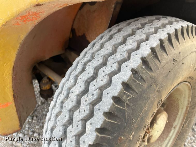 image for item NH9749 Yale G82P-025-HFS  forklift