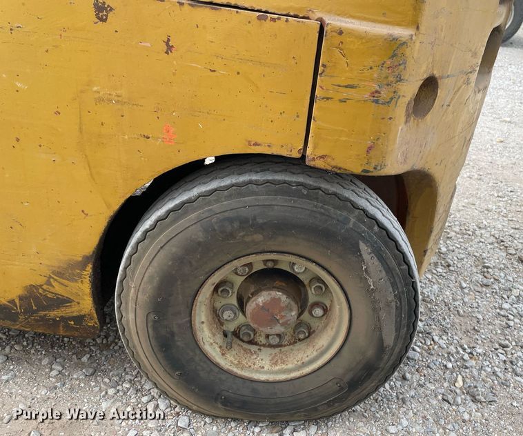 image for item NH9749 Yale G82P-025-HFS  forklift