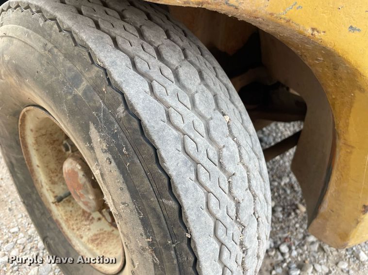 image for item NH9749 Yale G82P-025-HFS  forklift