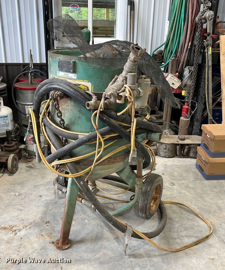 image for item NI9006 Clemco SCWB-2452  sandblaster