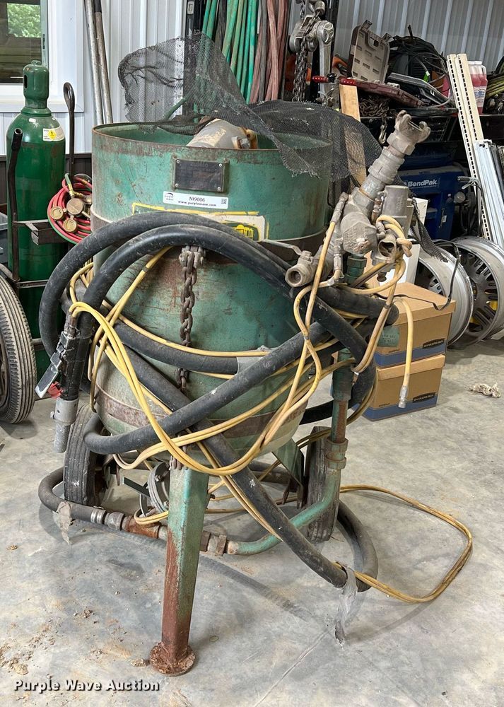 image for item NI9006 Clemco SCWB-2452  sandblaster