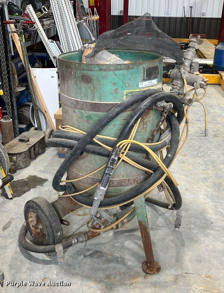 Clemco SCWB2452 sandblaster in Fulton, MO Item NI9006 for sale
