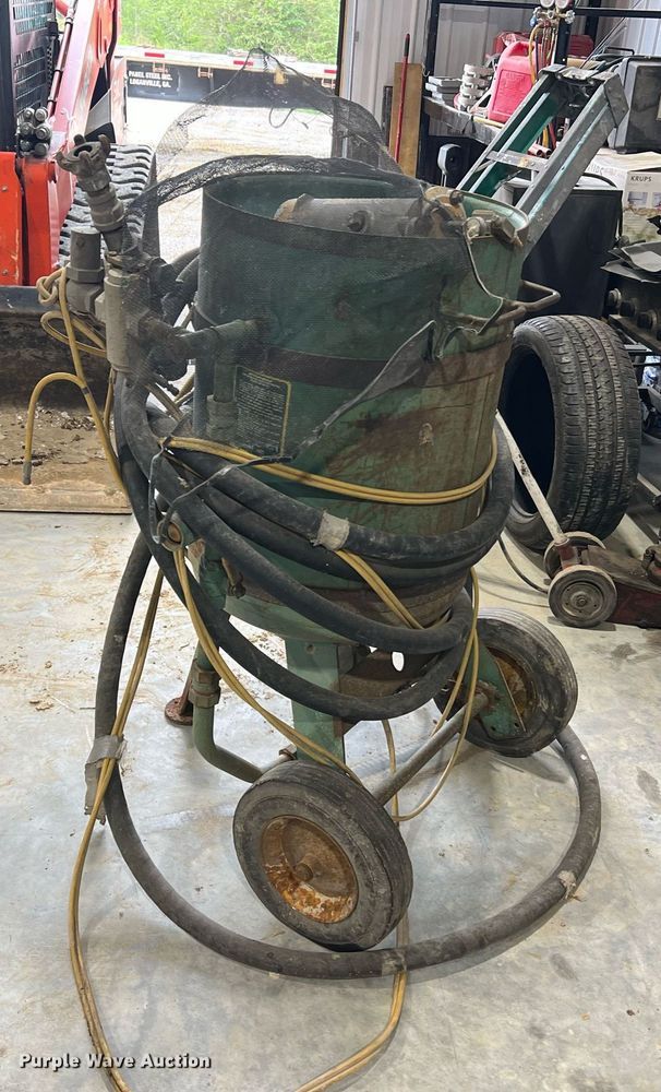 image for item NI9006 Clemco SCWB-2452  sandblaster