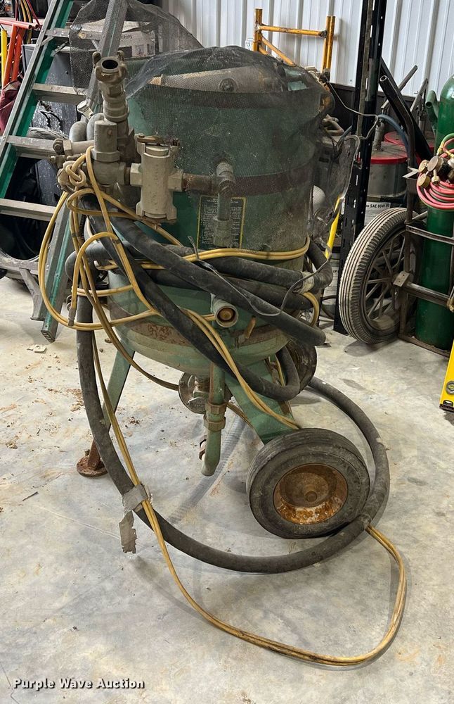 Clemco SCWB2452 sandblaster in Fulton, MO Item NI9006 for sale