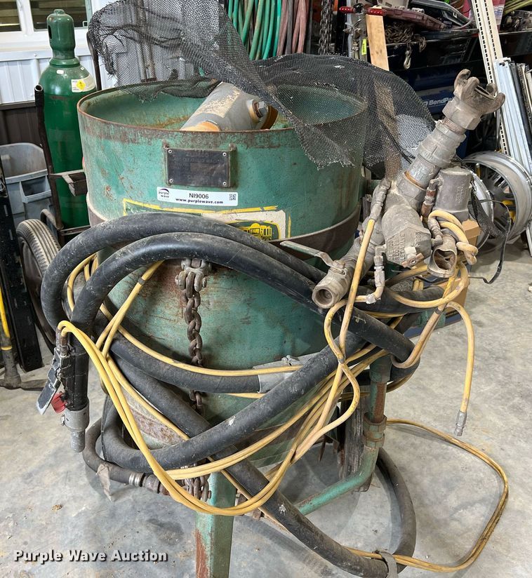 image for item NI9006 Clemco SCWB-2452  sandblaster