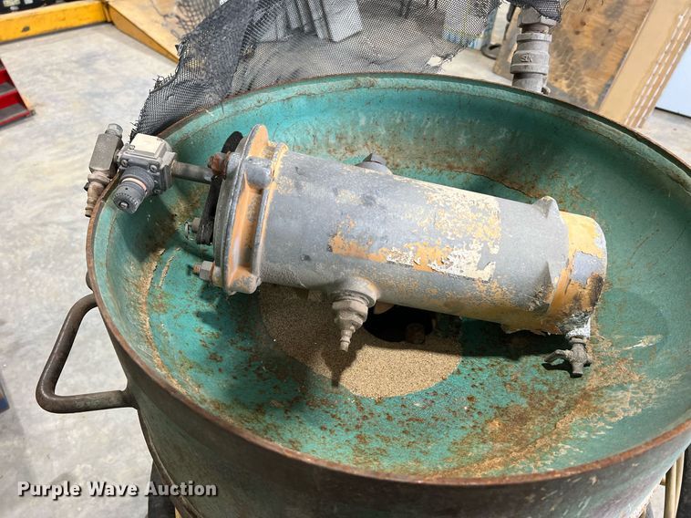 image for item NI9006 Clemco SCWB-2452  sandblaster