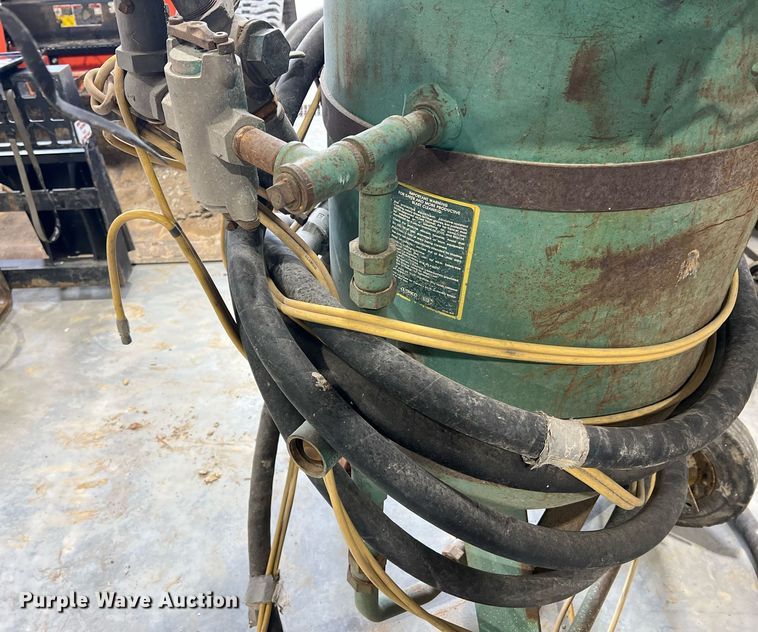 image for item NI9006 Clemco SCWB-2452  sandblaster