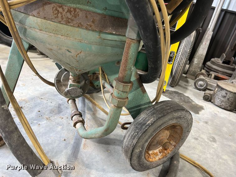 image for item NI9006 Clemco SCWB-2452  sandblaster