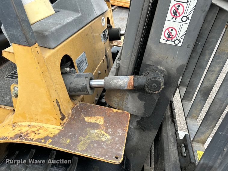 image for item NL9390 1998 Caterpillar GP30  forklift