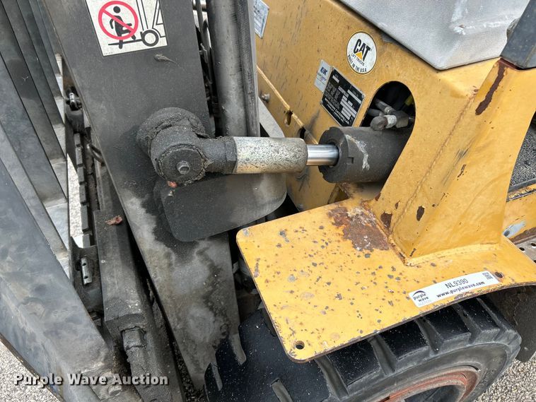 image for item NL9390 1998 Caterpillar GP30  forklift