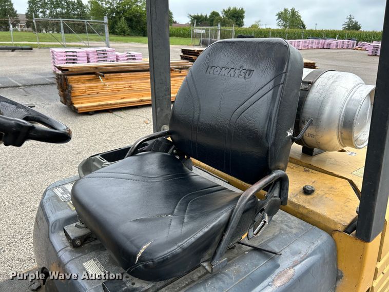 image for item NL9390 1998 Caterpillar GP30  forklift