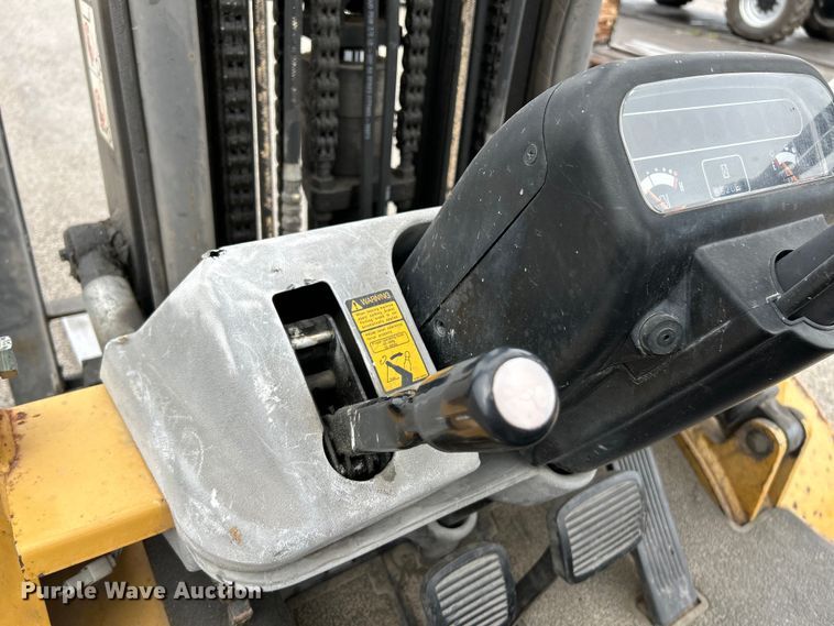 image for item NL9390 1998 Caterpillar GP30  forklift