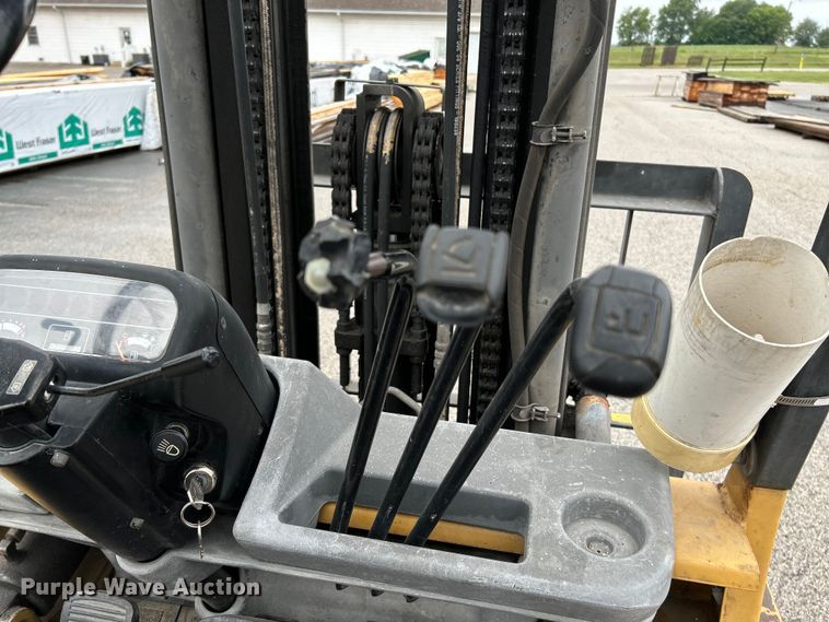 image for item NL9390 1998 Caterpillar GP30  forklift