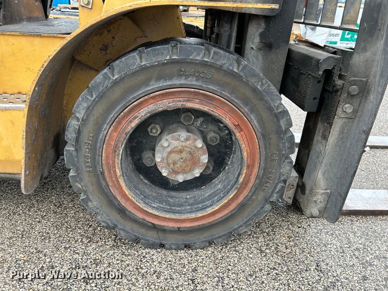 image for item NL9390 1998 Caterpillar GP30  forklift