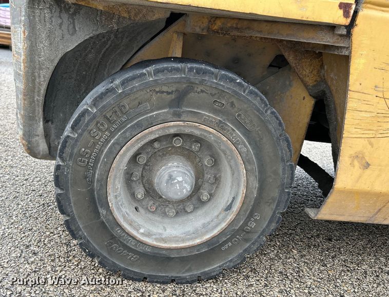 image for item NL9390 1998 Caterpillar GP30  forklift