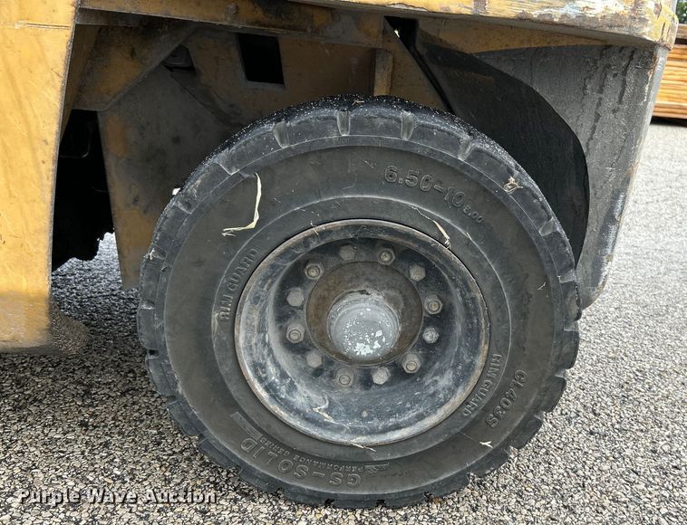 image for item NL9390 1998 Caterpillar GP30  forklift