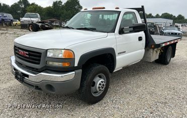 image for item NL9392 2005 GMC Sierra 3500  flatbed pickup truck