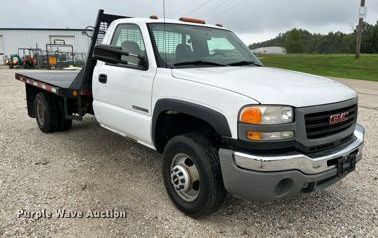 image for item NL9392 2005 GMC Sierra 3500  flatbed pickup truck