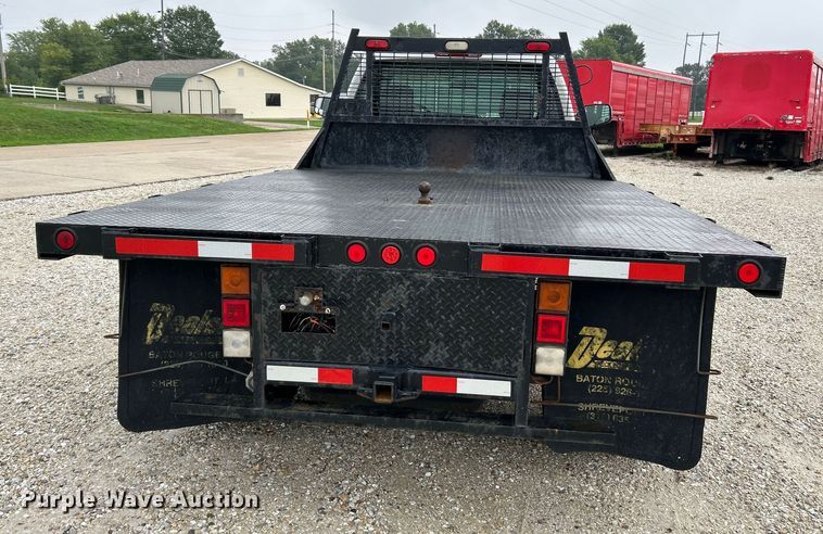 image for item NL9392 2005 GMC Sierra 3500  flatbed pickup truck