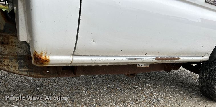 image for item NL9392 2005 GMC Sierra 3500  flatbed pickup truck