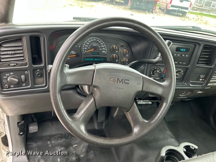 image for item NL9392 2005 GMC Sierra 3500  flatbed pickup truck