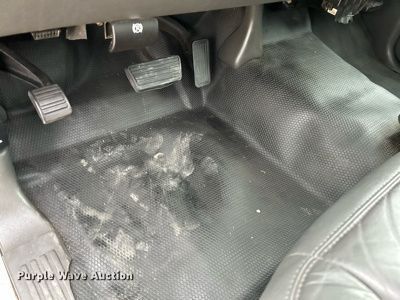 image for item NL9392 2005 GMC Sierra 3500  flatbed pickup truck