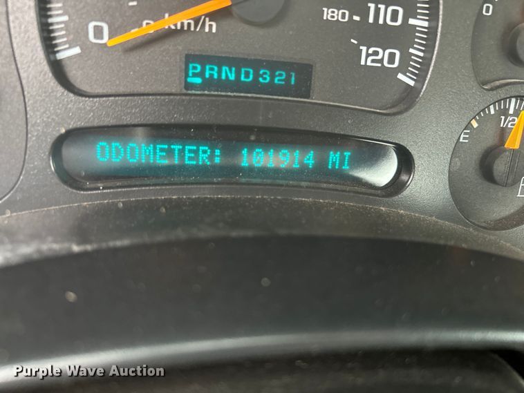 image for item NL9392 2005 GMC Sierra 3500  flatbed pickup truck